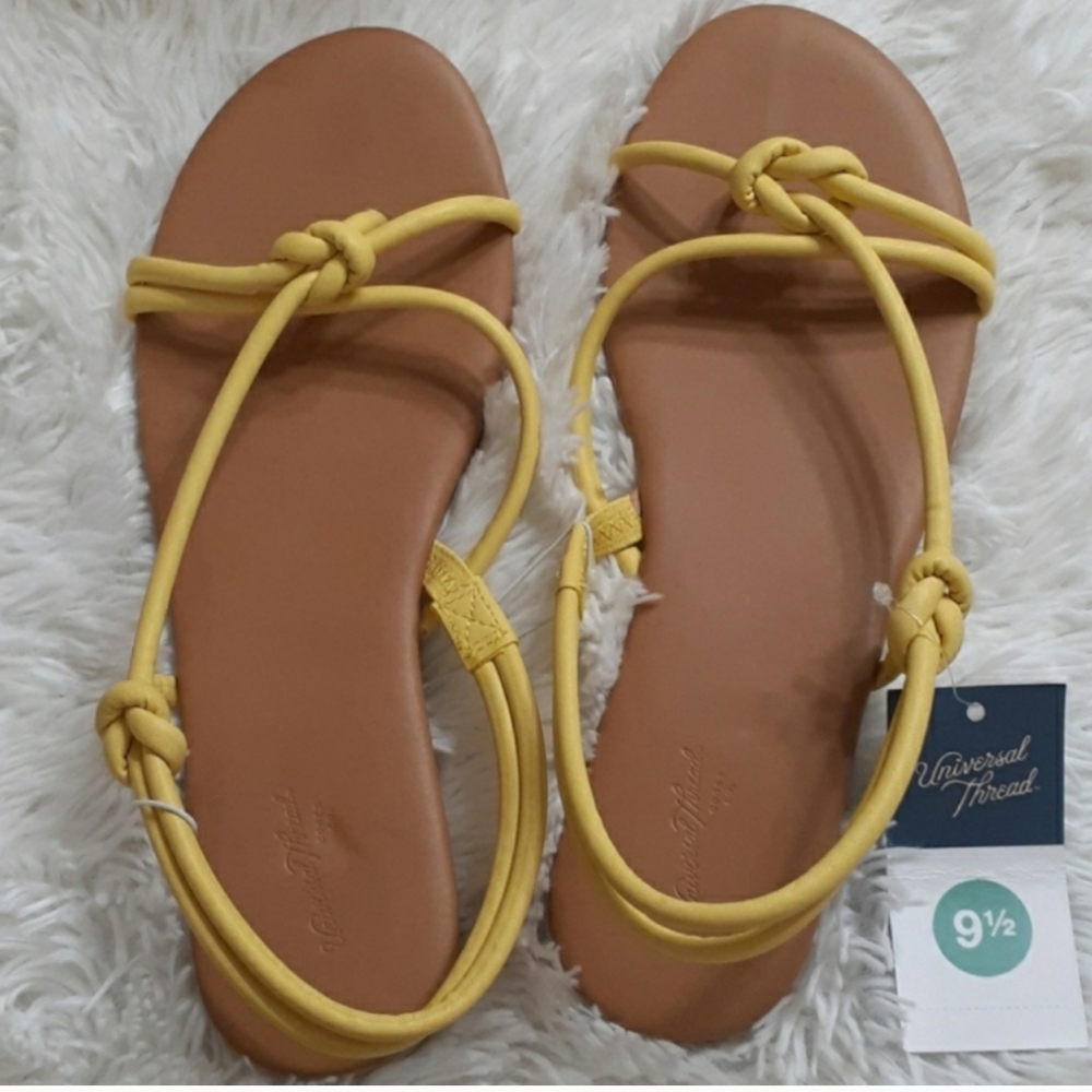 UNIVERSAL THREAD Spring Yellow Petal Sandals Size 9.5 NWT